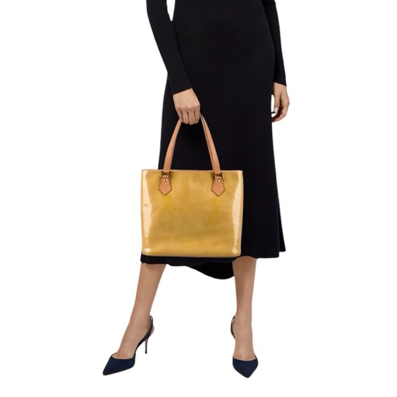 Louis Vuitton Vernis Monogram Yellow patent leather tote. - Picture 6 of 6